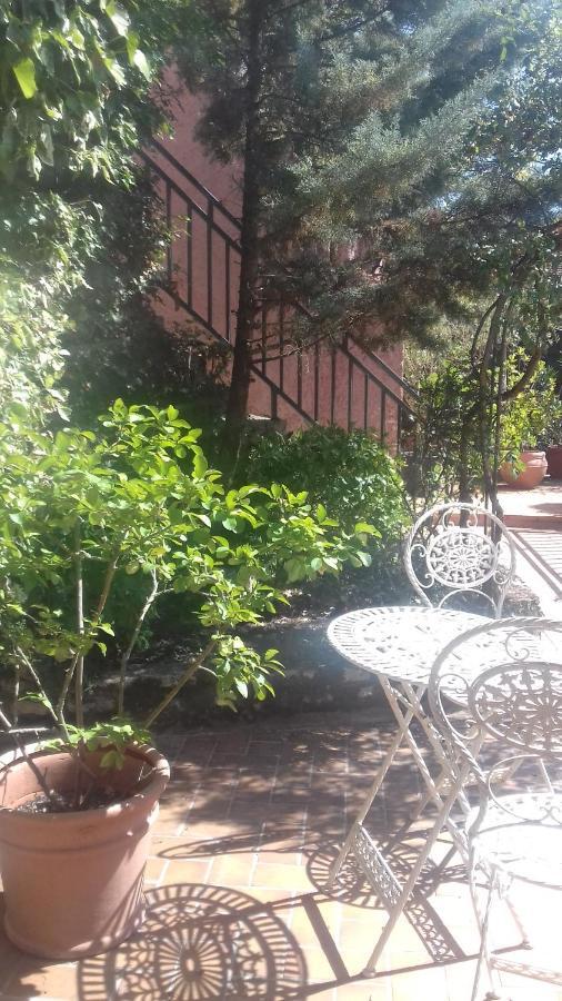 La Maison Rose: Lieu Atypique Hotell Nemours Exteriör bild